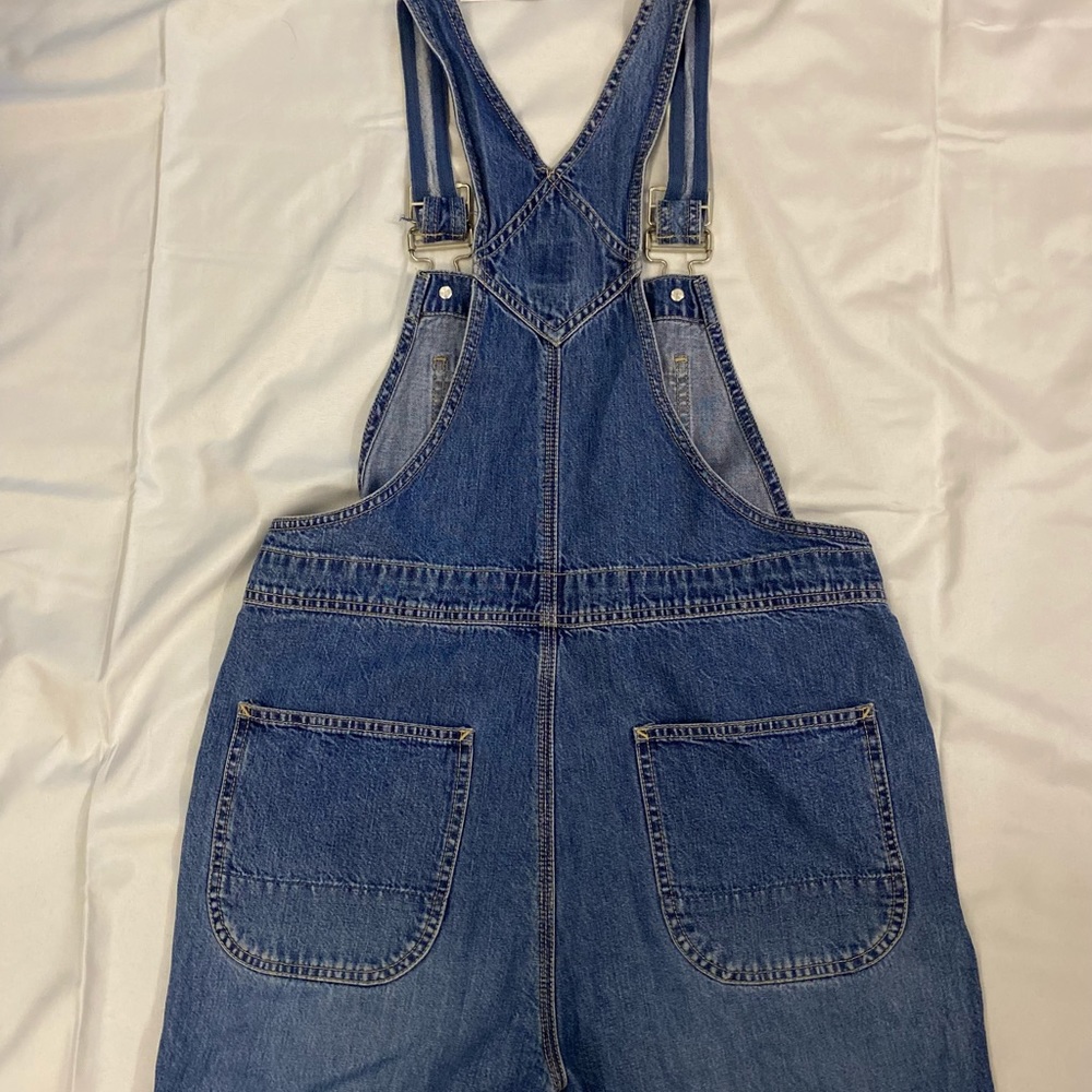 gap overall shorts in an XS!!